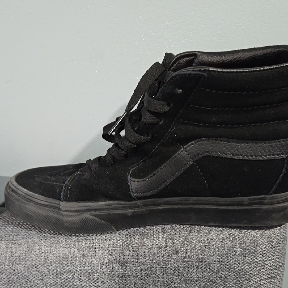 Vans Men's Black High-Top Suede Sneakers